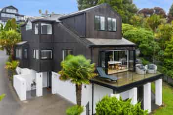 2/92 Churchill Road, Murrays Bay