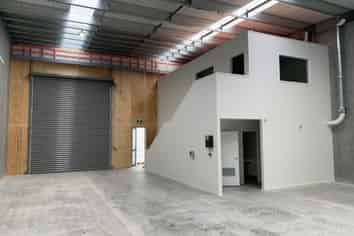 OFFICE AND WAREHOUSE ON MATAKOKIRI