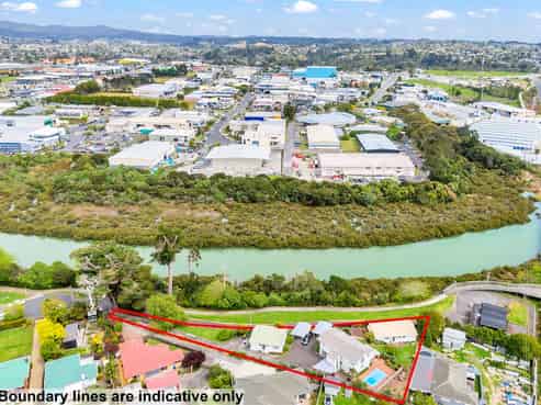 141 Flanshaw Road, Te Atatu South