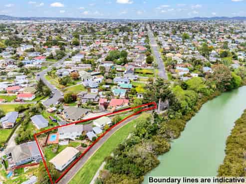 141 Flanshaw Road, Te Atatu South