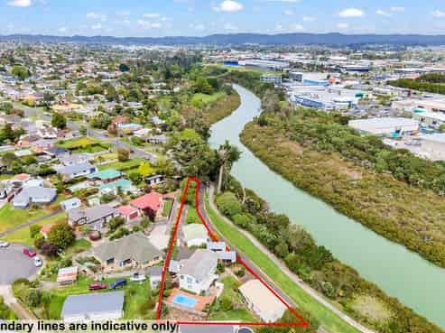 141 Flanshaw Road, Te Atatu South