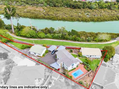 141 Flanshaw Road, Te Atatu South