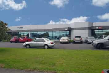 324M² OFFICE WITH REAR ROLLER DOOR ACCESS