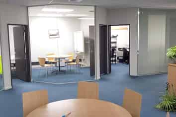 324M² OFFICE WITH REAR ROLLER DOOR ACCESS