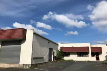 Large Warehouse with Yard Space - Greerton