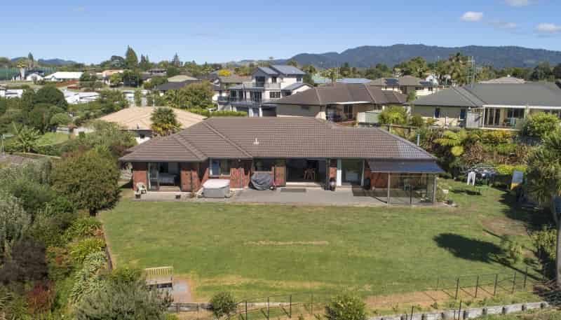 43 Norm Freeman Drive, 