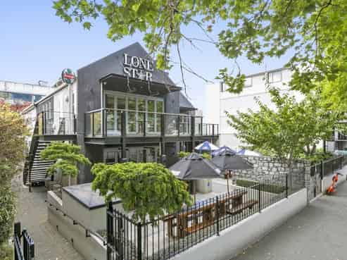 ICONIC TENANT - MODERN INVESTMENT OPPORTUNITY