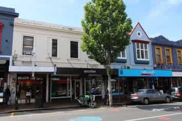 Prime Retail Space on 'Edinburgh Way' Block