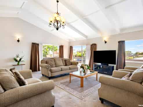 54 Prince Regent Drive, Half Moon Bay