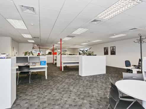 A Class Above!! Stylish Fitout - 20 Parks!!