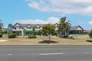 TWO 90M² OFFICES AVAILABLE FOR LEASE NOW