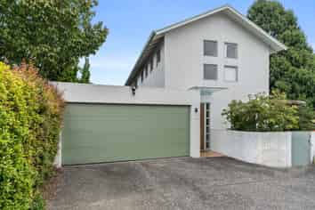 2/206 Onewa Road, Birkenhead