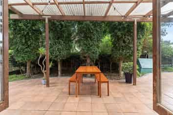 2/206 Onewa Road, Birkenhead