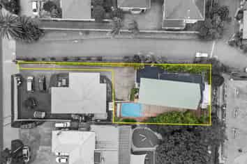 2/206 Onewa Road, Birkenhead