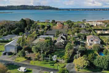 74 Harbour View Road, Point Wells