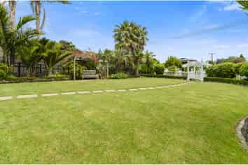 74 Harbour View Road, Point Wells