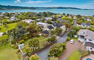 74 Harbour View Road, Point Wells