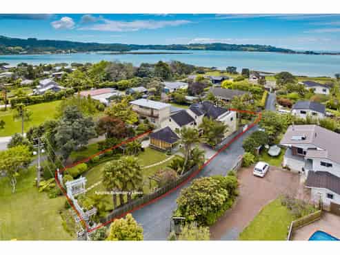 74 Harbour View Road, Point Wells