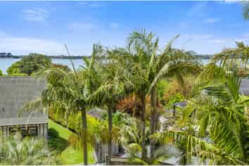 74 Harbour View Road, Point Wells