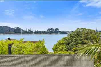 74 Harbour View Road, Point Wells