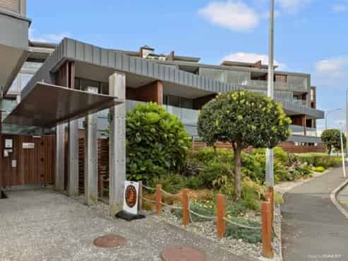 N102/326 Evans Bay Parade, Hataitai