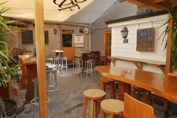 Iconic Sprig and Fern on Hardy For Sale!