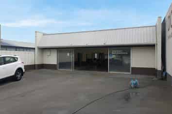 Profile Yard with Office & Showroom