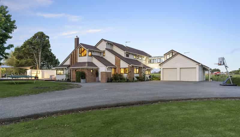 1318 Dairy Flat Highway, 