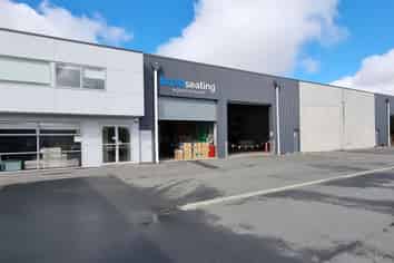 1,358m2 Prominent Warehouse and Showroom