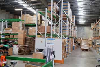 1,358m2 Prominent Warehouse and Showroom