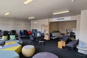 1,358m2 Prominent Warehouse and Showroom