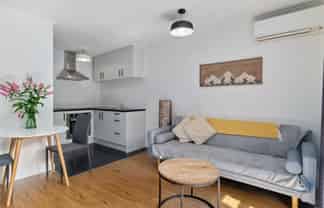 2/42 Hallenstein Street, 