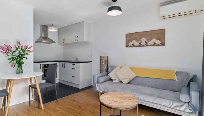 2/42 Hallenstein Street, 