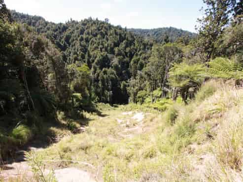 2552 Kauarapaoa Road, Brunswick