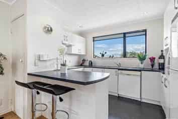 2/18 Vincent Street, Howick