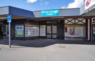 Retail Space With Rangehood