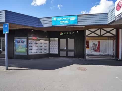 Retail Space With Rangehood