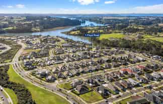 1 Floyd Road, Riverhead