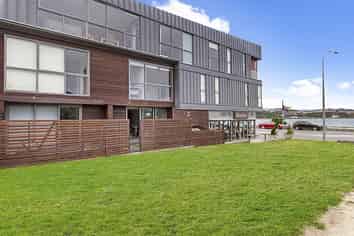 H104/326 Evans Bay Parade, Hataitai