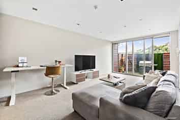 H104/326 Evans Bay Parade, Hataitai