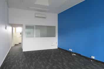 BEAUTIFUL 50M² OFFICE/RETAIL