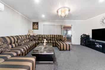 1/6 Frobisher Way, Clendon Park