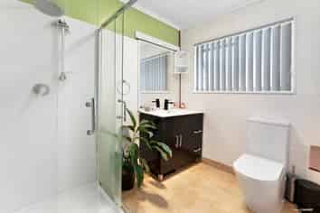 1/6 Frobisher Way, Clendon Park