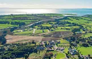 98 McRobbie Road, Kingseat