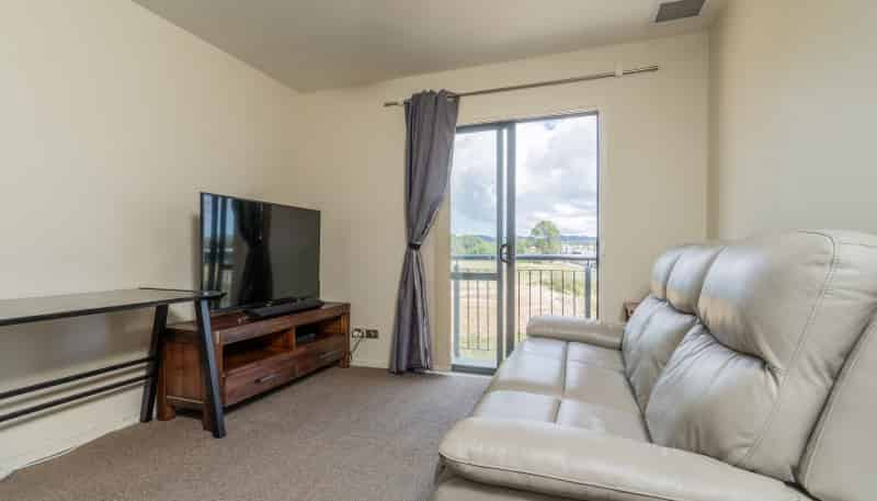 6E/17 Crown Lynn Place, New Lynn