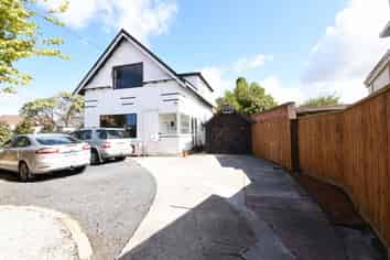 88 Grove Street, Saint Kilda