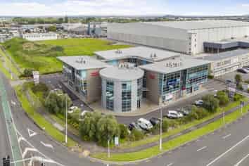 Freehold modern investment with quality tenant