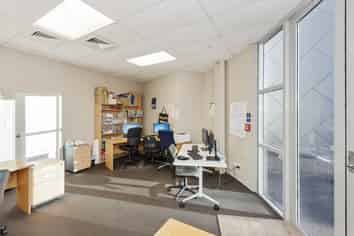 Freehold modern investment with quality tenant