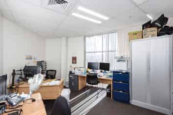 Freehold modern investment with quality tenant