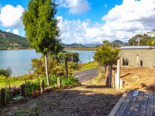 237 Opoutere Road, Opoutere